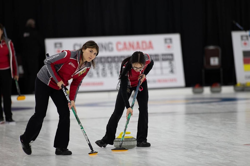 29110955_web1_220516-NNO-GirlsCurling-Oakville_2