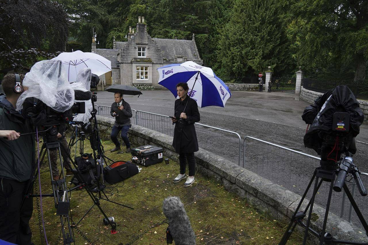Media gather at the entrance to Balmoral in Scotland, where the Queen is under medical supervision, Thursday, Sept. 8, 2022. Buckingham Palace says Queen Elizabeth II has been placed under medical supervision because doctors are SA国际影视传媒渃oncerned for Her MajestySA国际影视传媒檚 health.SA国际影视传媒 Members of the royal family traveled to Scotland to be with the 96-year-old monarch. The announcement comes a day after the queen canceled a virtual meeting of her Privy Council when doctors advised her to rest following a full day of events on Tuesday, when she formally asked Liz Truss to become prime minister. (Andrew Milligan/PA via AP)