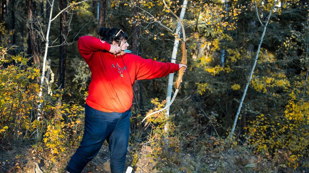 Lori-Rutherford-Simon uses a recurve (traditional) bow to take aim during the Archery NT Championships in Fort Smith late last month. Emanuel Ramos/Aboriginal Sports Circle of the NWT photo