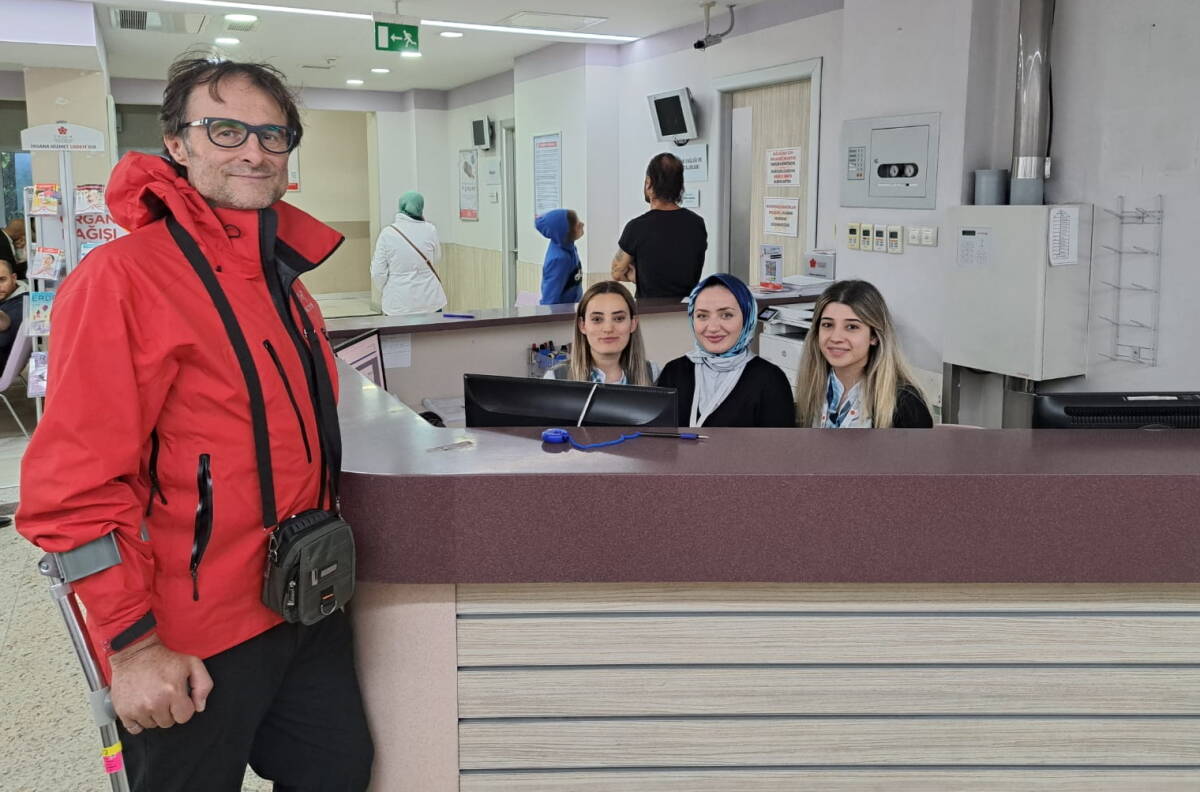 If youre tired of waiting to get the help you need, and you can afford to explore other safe and high-quality options in T羹rkiye, or elsewhere, its a perfectly good option to consider, according to Michael Gannon, pictured here with nursing staff in T羹rkiye, where he was pleased with his treatment. Photo courtesy of Michael Gannon