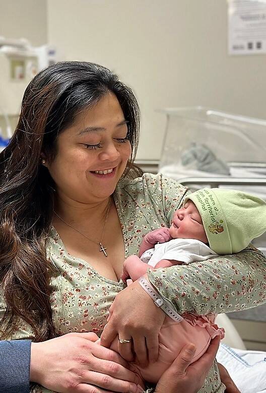 31487964_web1_230106-YEL-FirstNewBorn-bb_1