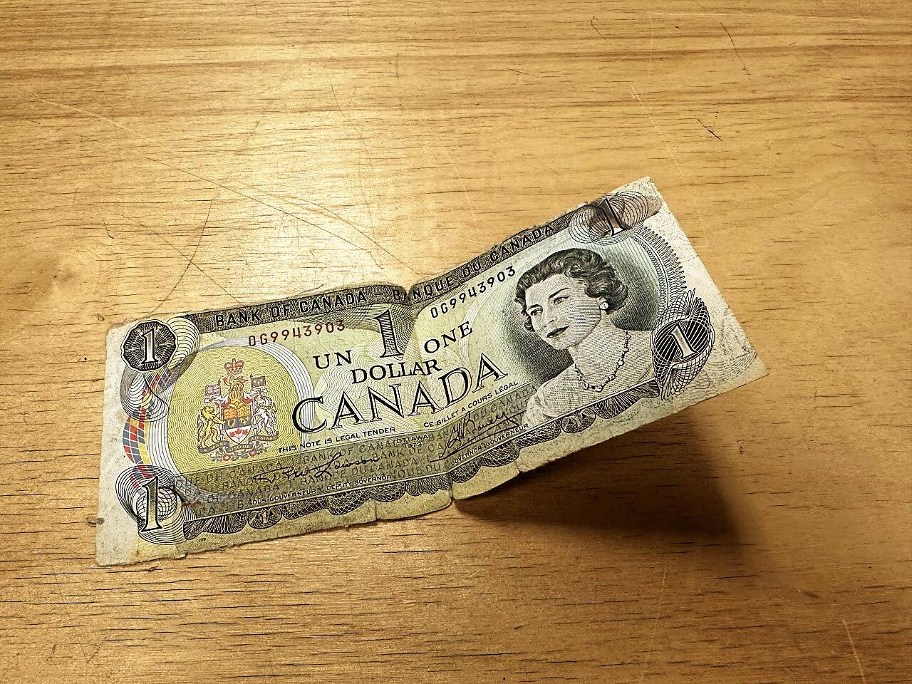 This is the original $1 bill that was the inspiration behind the artwork on Joe McBryanSAӰӴýs DC-3 plane. Kaicheng Xin/NNSL photo
