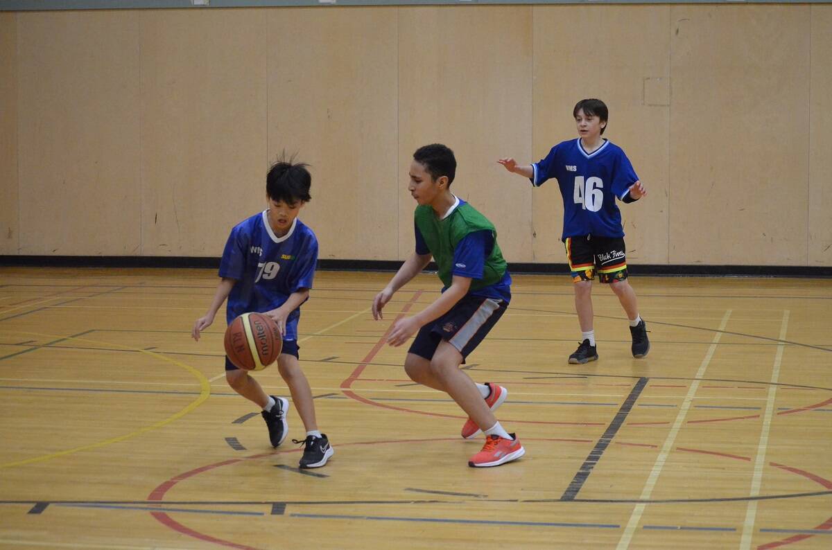 31926068_web1_230222-YEL-CagerRecap-Basketball_2