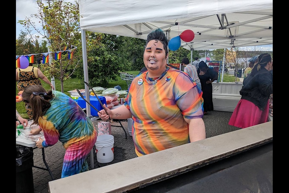 Em Raby, a member of the Yellowknife Pride committee, cooks burgers and hotdogs for attendees last year. ϳԹ file photo