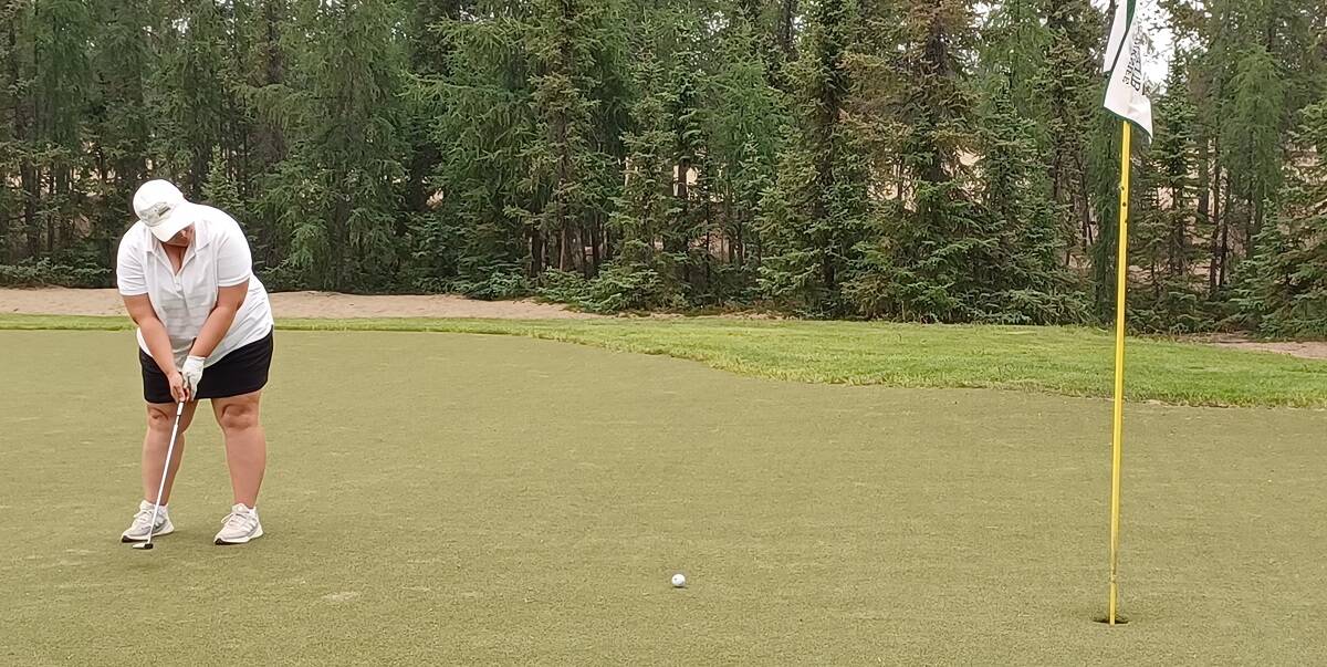 33209531_web1_230705-YEL-CouplesGolf-Photos_4