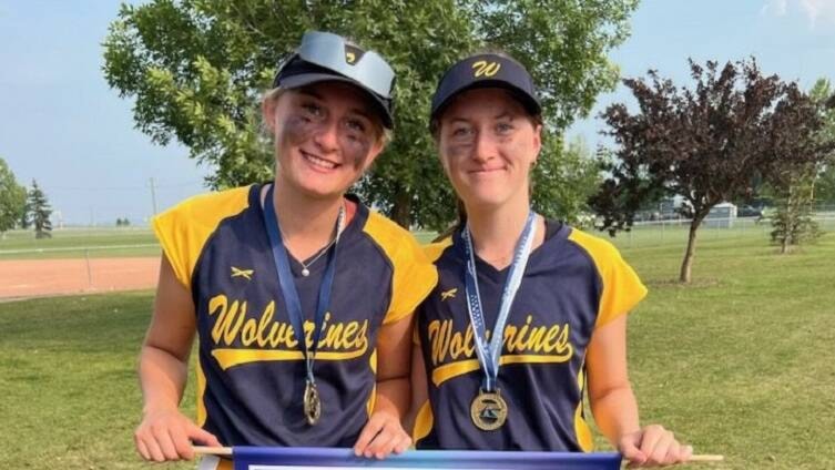 33267491_web1_230712-HAY-SoftballWin-Photo_1