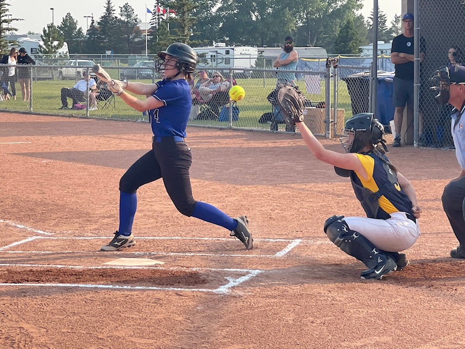 33267539_web1_230712-YEL-SoftballWin-Photos_1
