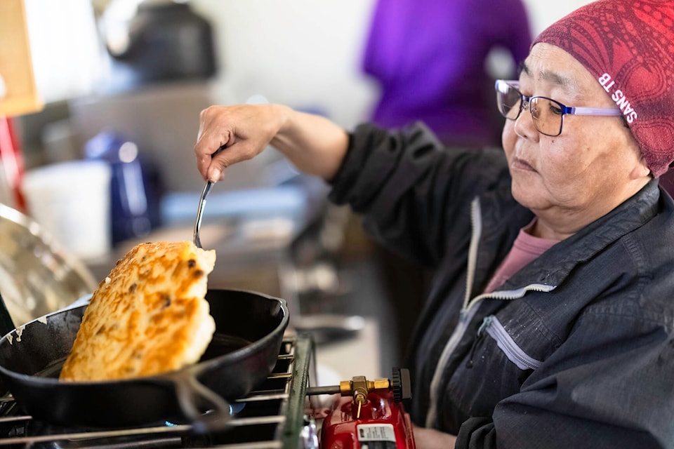 33522981_web1_230809-KIV-bannock_2