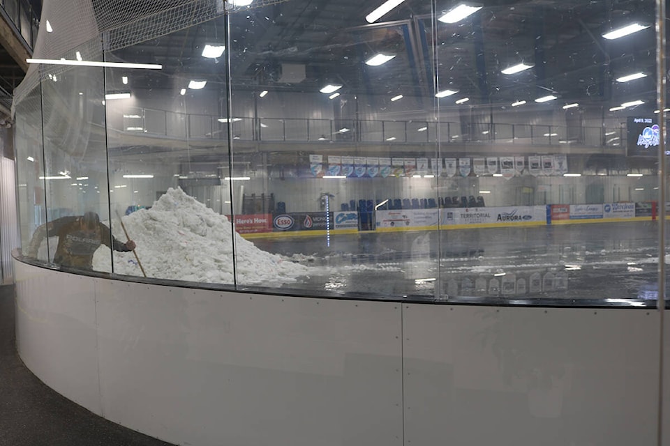 33546810_web1_220413-HAY-NewsBriefs-HayRiverIce_1