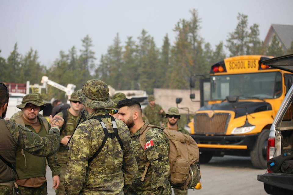 33620044_web1_230818-YEL-Photo-Spread-Military-Inbound_6