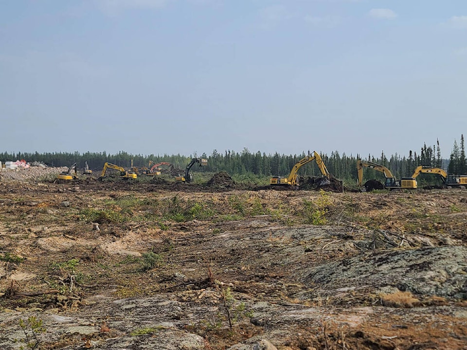 33652012_web1_230818-YEL-FireUpdate-Work_1