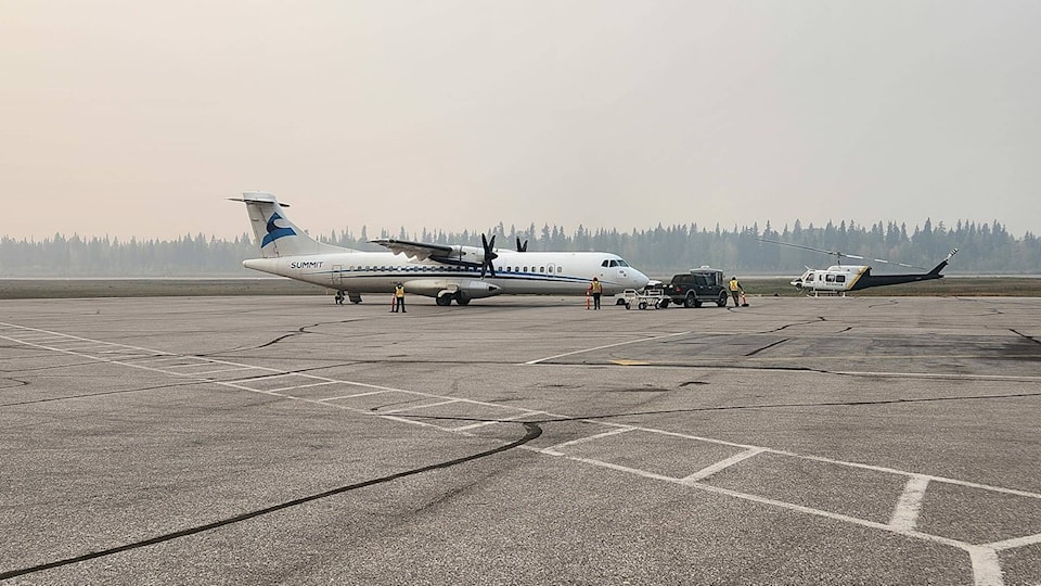 33940432_web1_230920-HAY-EvacReturn-Planes_2