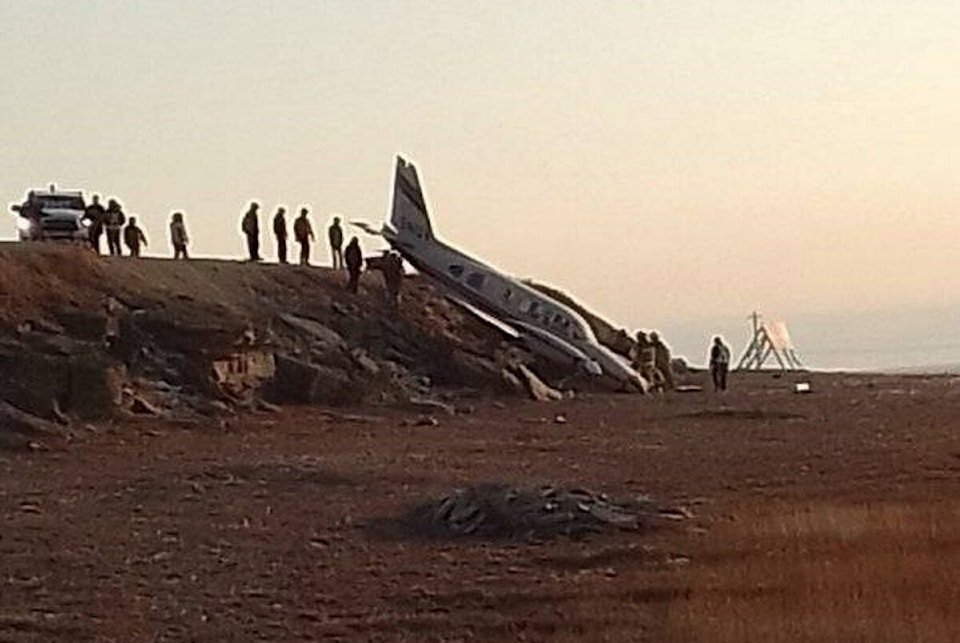 33952019_web1_230925-NUN-Iglulik-plane_2