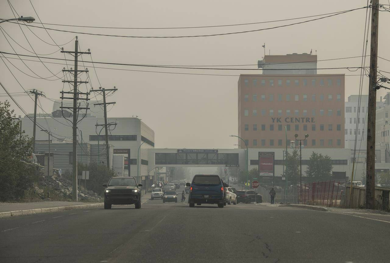 Heavy smoke from nearby wildfires fills the sky in Yellowknife on Aug. 15. The Canadian Press/Angela Gzowski