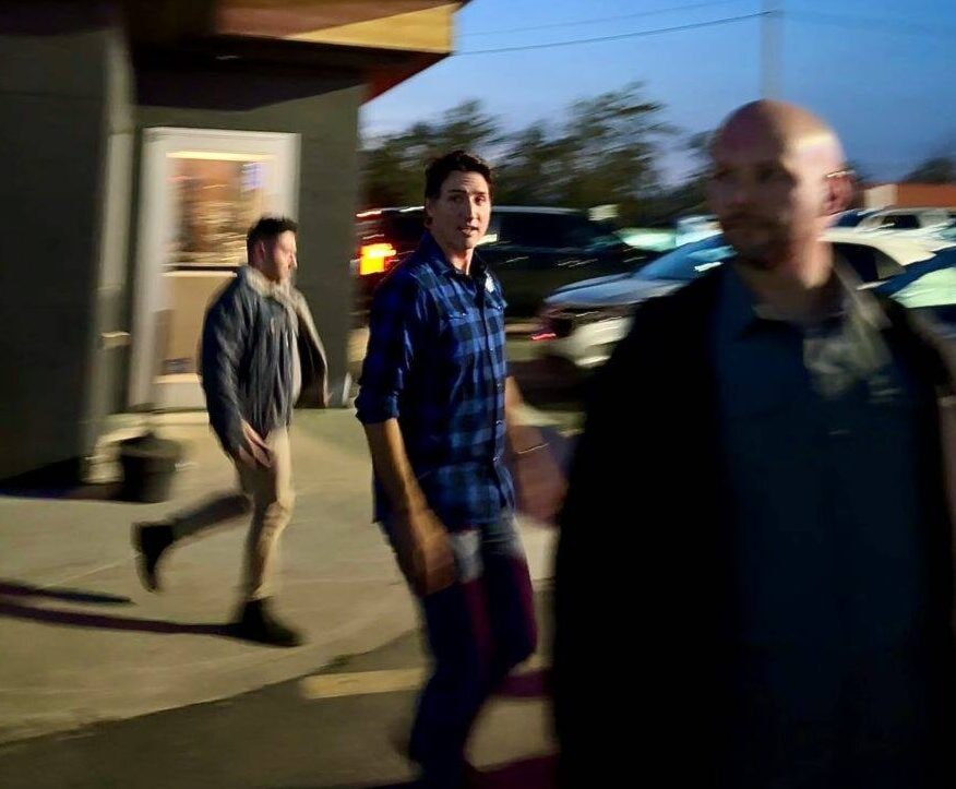 34172430_web1_211011-YEL-Trudeau-MP-PrimeMinister_1