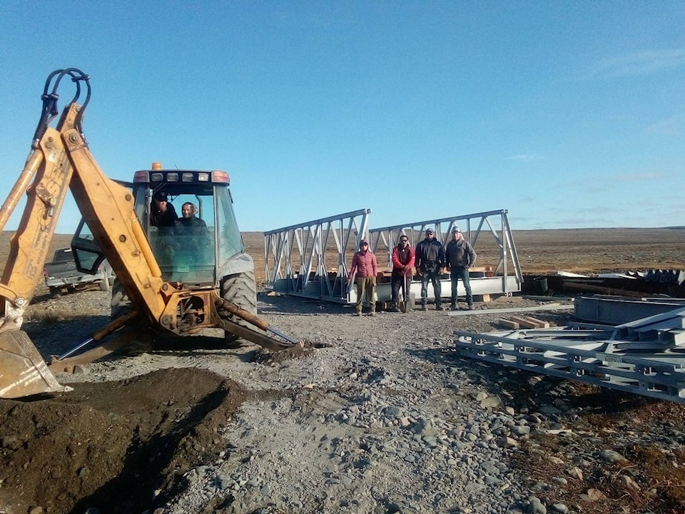 34177810_web1_231016-NUN-Sanikiluaq-bridge-build_1