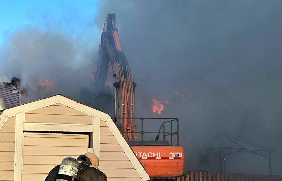 34285404_web1_231021-YEL-Apartment-witness-fire_1