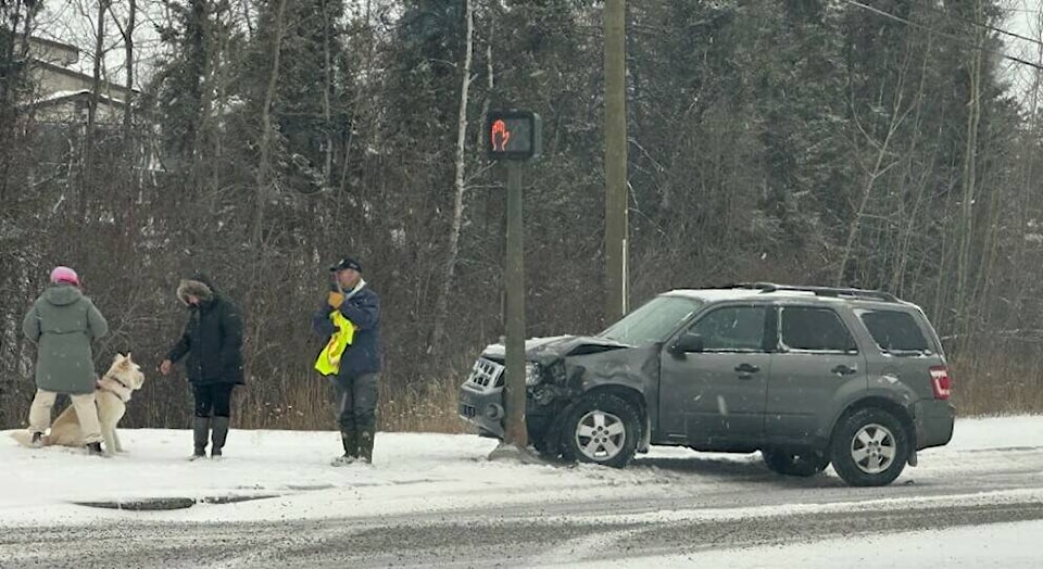 34430475_web1_231103-YEL-Three-Vehicle-Collision-post_1