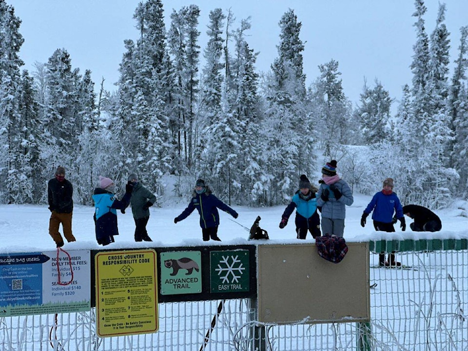 34740046_web1_231203-YEL-SkiClub-w_1