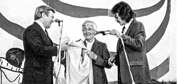 photo courtesy of Inuvaluit Regional Corporation Les Carpenter (right) as master of ceremonies during the signing of the Inuvaluit Final Agreement in 1984. Carpenter will be awarded the Order of the NWT next week.