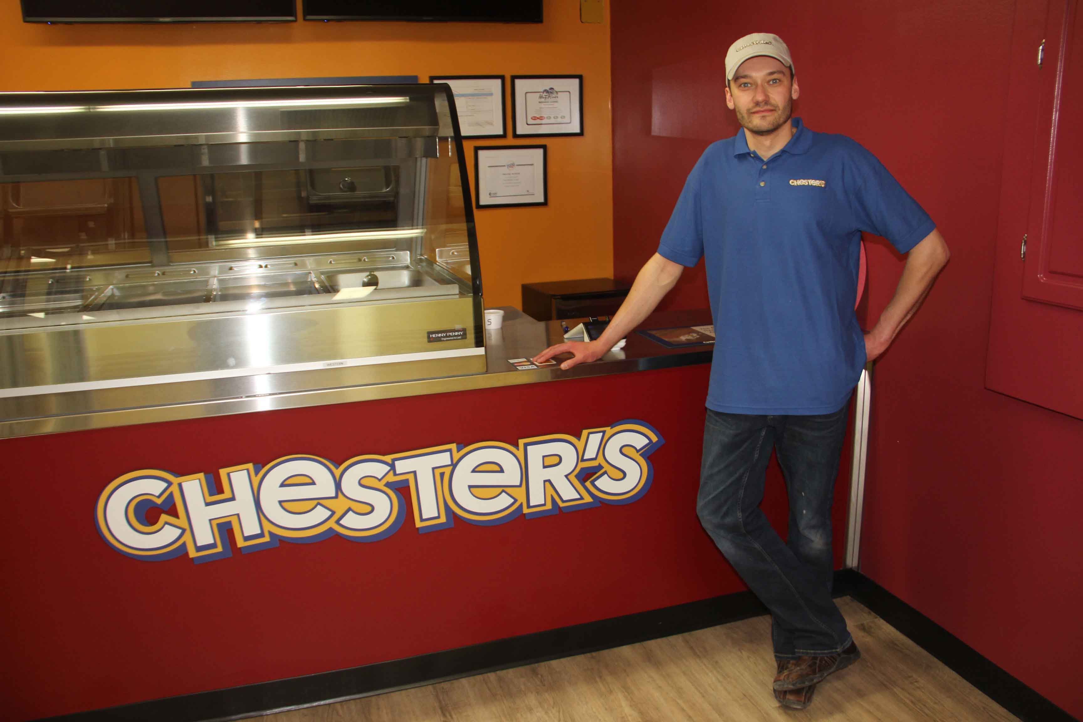 Dwayne Buhler opened a Chester's outlet in Hay River on March 18, and the chicken-to-go small business has been unable to keep up with the overwhelming demand for its food. Paul Bickford/ºÚÁϳԹÏÍø photo