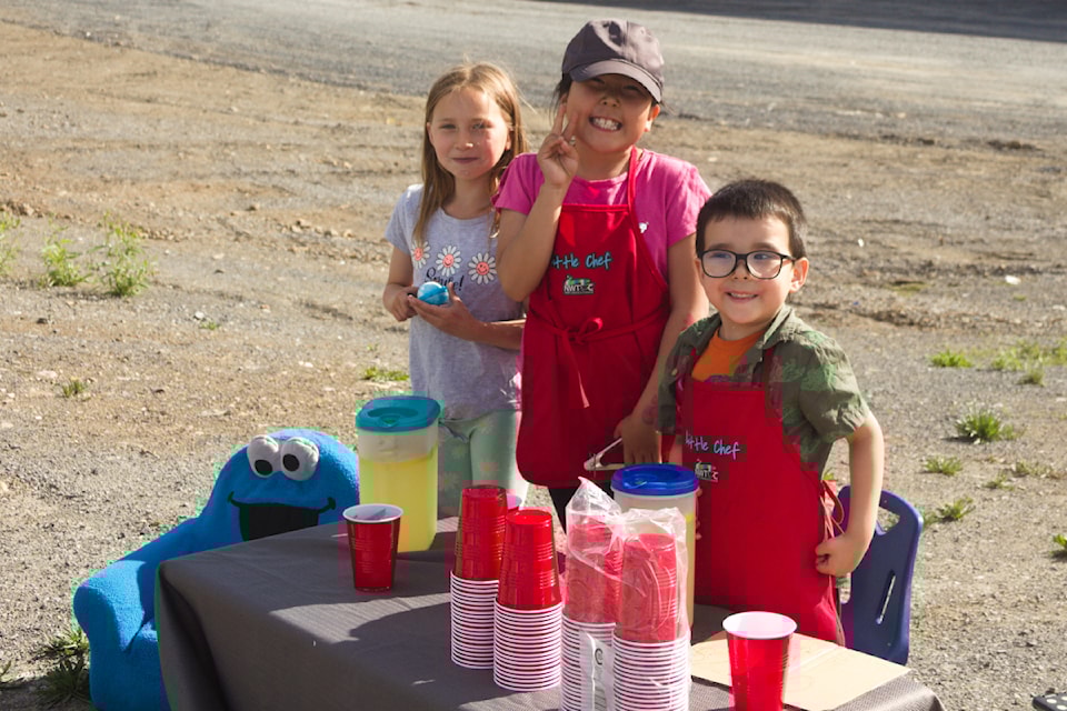Our Youths of the Week are Parker Cockney-Raddi, Gwenith Kowikchuk and William Seaward. The trio were trying to think of something to do, so they suggested to their mothers they could set up an lemonade stand. The young entrepreneurs were eager salespeople too, pulling in customers from across Mackenzie Street. These kids are going places.