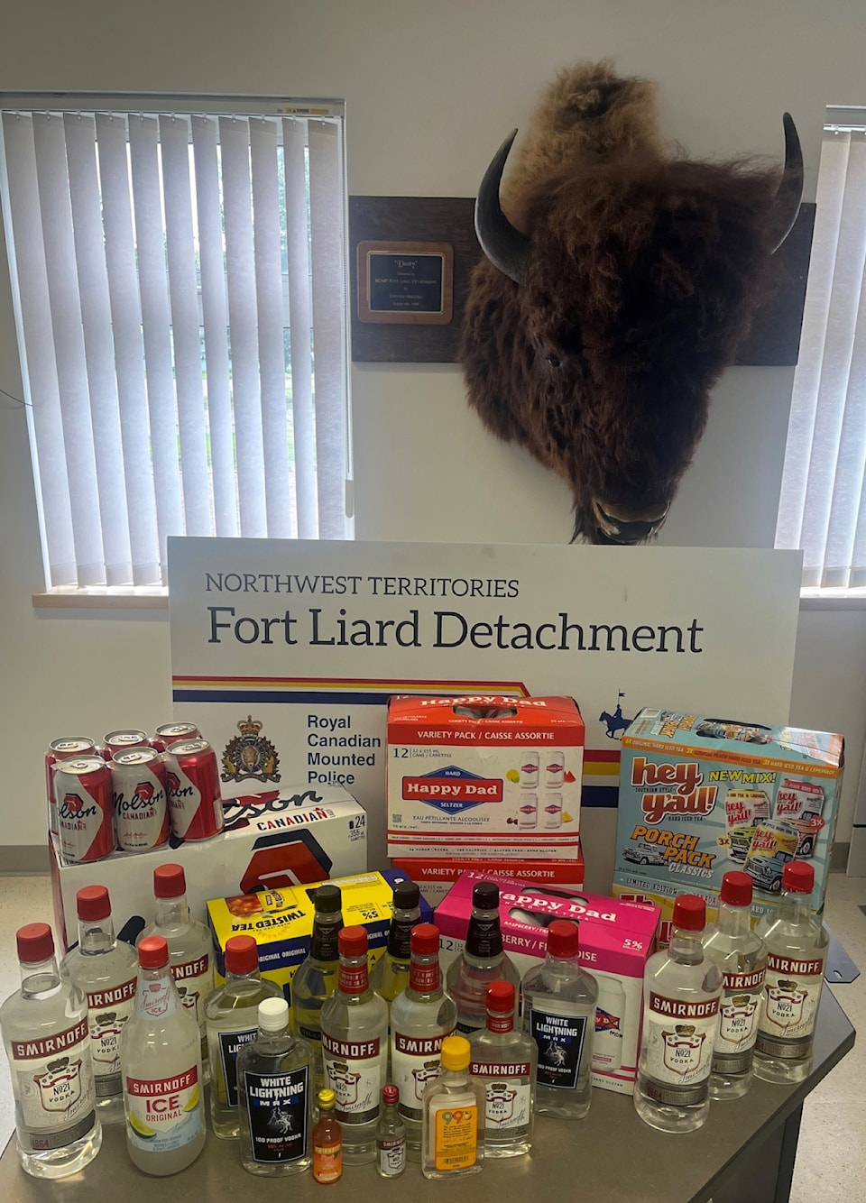 250728-nno-fortliardliquorbusts