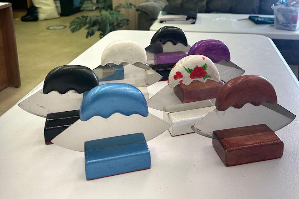 An ulu-making workshop, by Angik School students in grades 6-11 in Paulatuk. Send your artwork to Inuvik Drum and we’ll showcase it in this space in a future edition.