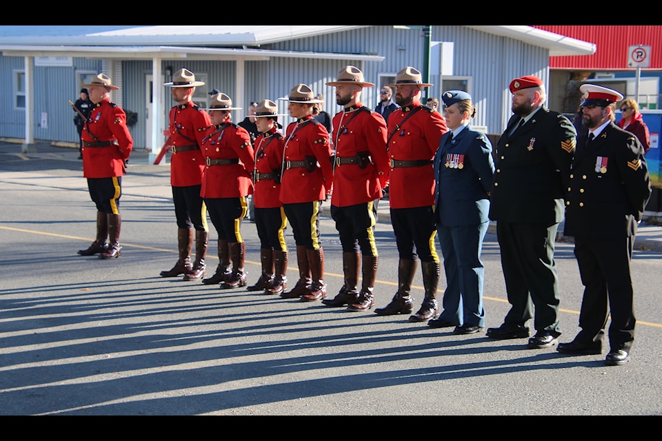 Officers stand at attention while attending the Police and Peace Officers’ National Memorial Day ceremony at the RCMP ‘G’ Division cenotaph in Yellowknife Sunday. Jill Westerman/ϳԹ photo