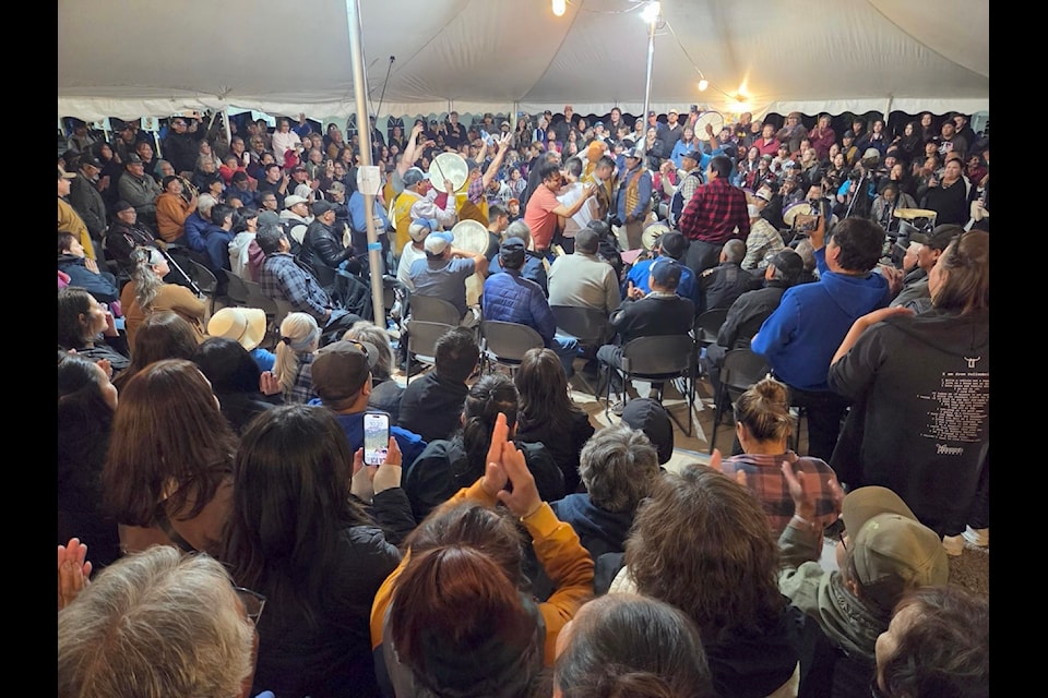 A large crowd watches a win by a team from Whati in the final round on day two of the XatSAӰӴýo Gathering. Cassandra Blondin Burt/NNSL photo 

