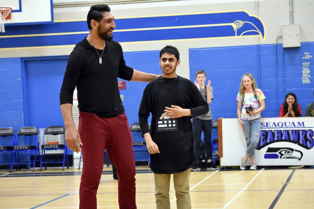 web1_170608-NDR-M-Satnam-Singh-gives-away-jersey