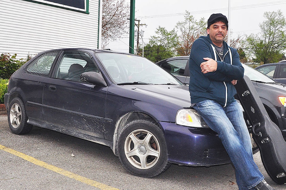 8027641_web1_RanjSingh_car