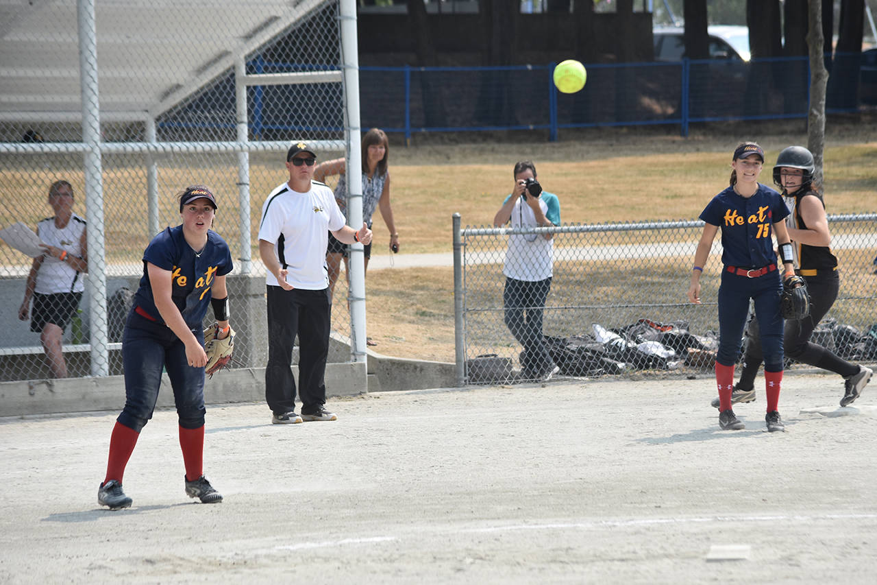 8047177_web1_170817-NDR-SoftballFinals-RR_9