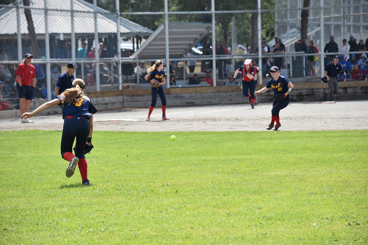 8047177_web1_170817-NDR-SoftballFinals-Sunday_3