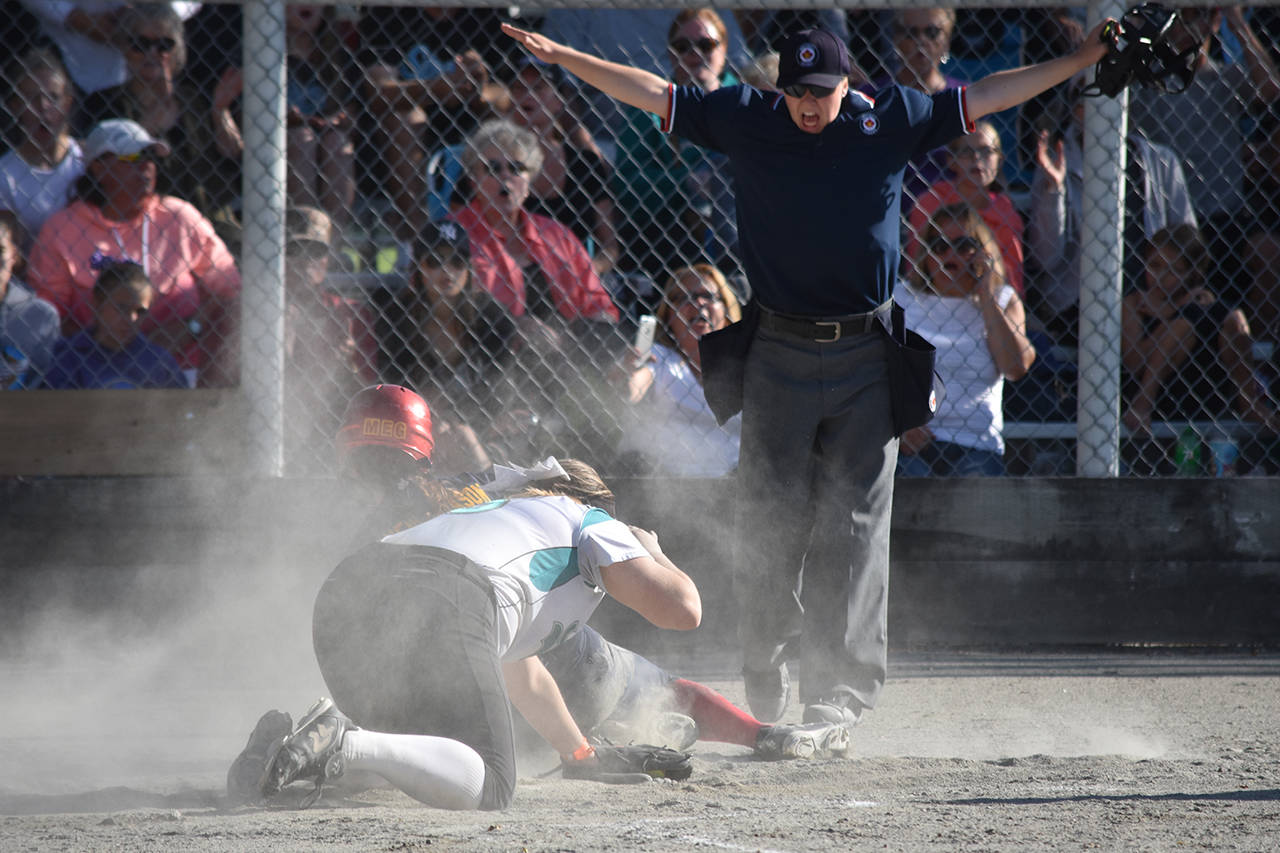 8047177_web1_170817-NDR-SoftballFinals-Sunday_8