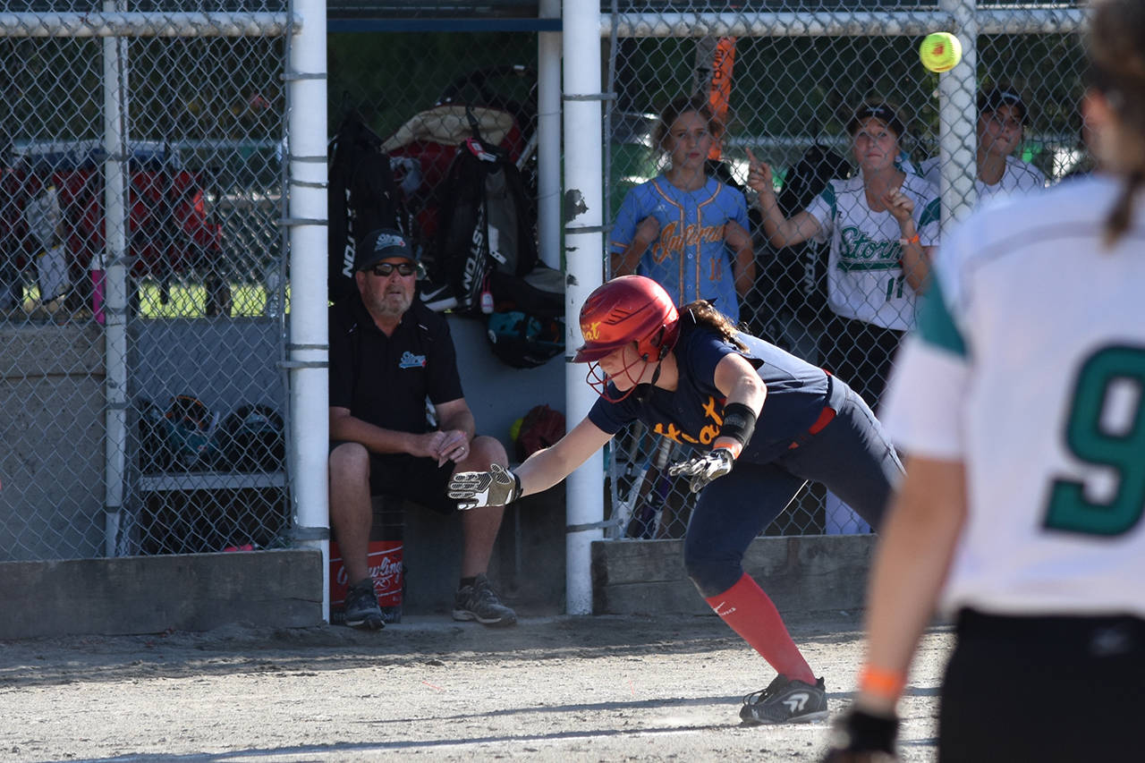 8047177_web1_170817-NDR-SoftballFinals-Sunday_9