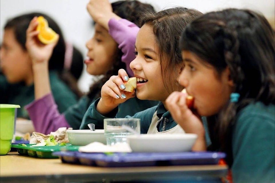 8231354_web1_170823-BPD-M-kids-eating-lunch