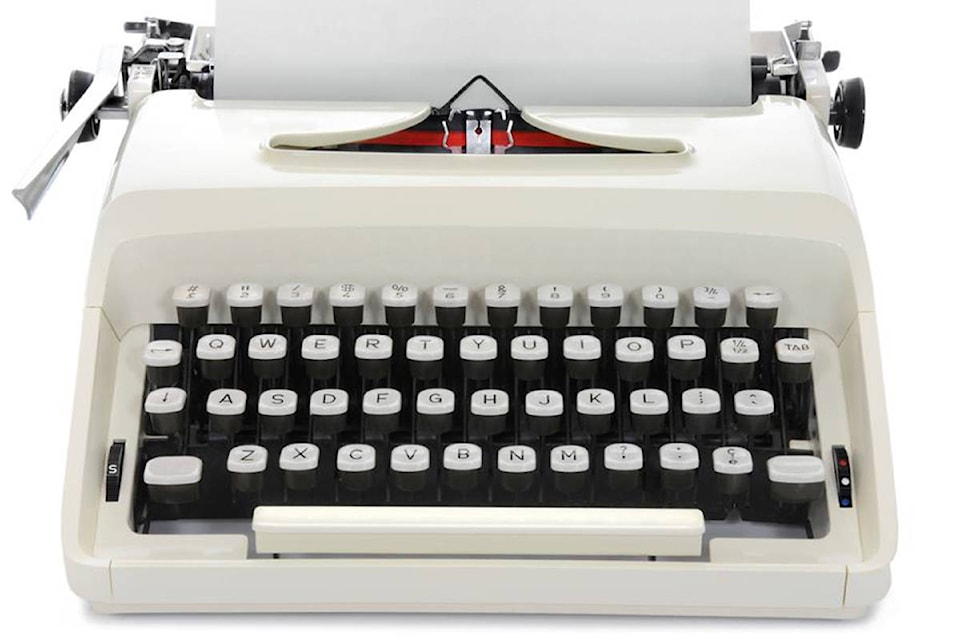 8971963_web1_typewriter