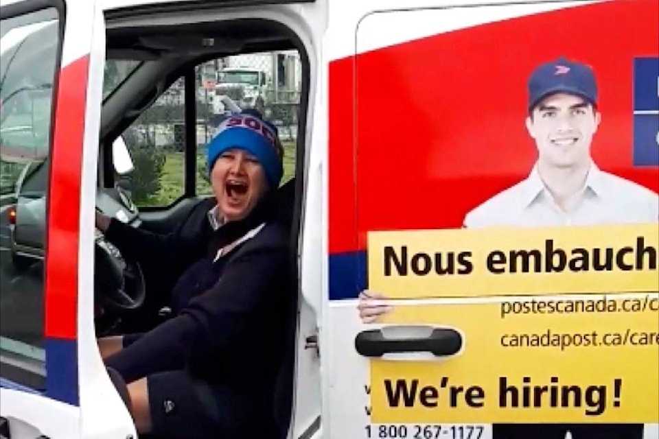 VIDEO: Road rage incident involving Canada Post worker caught on