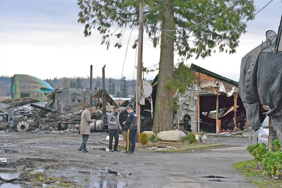 10256865_web1_180119-PAN-M-barn-fire2-th