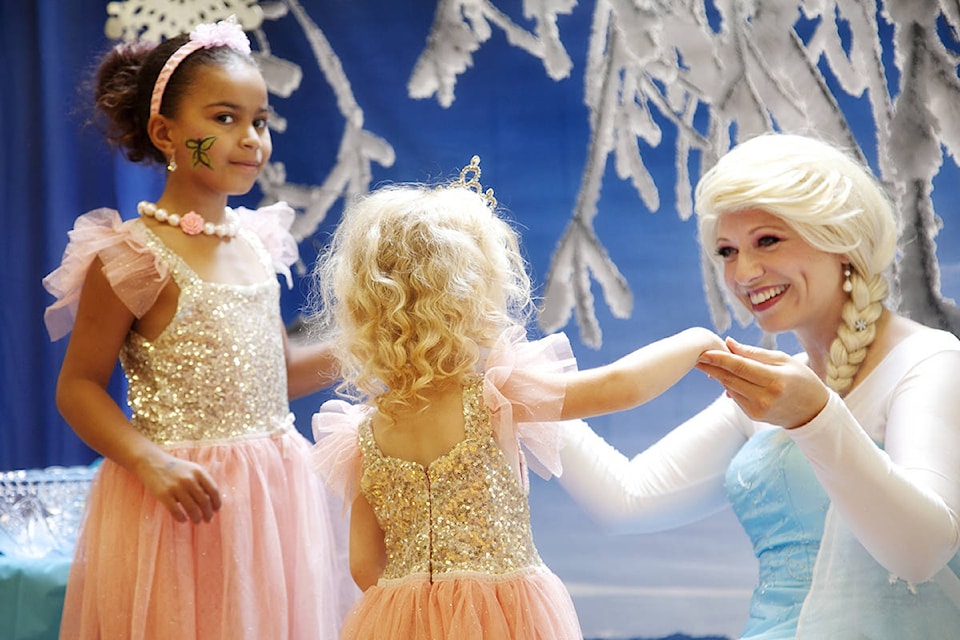 10912253_web1_princessparty2