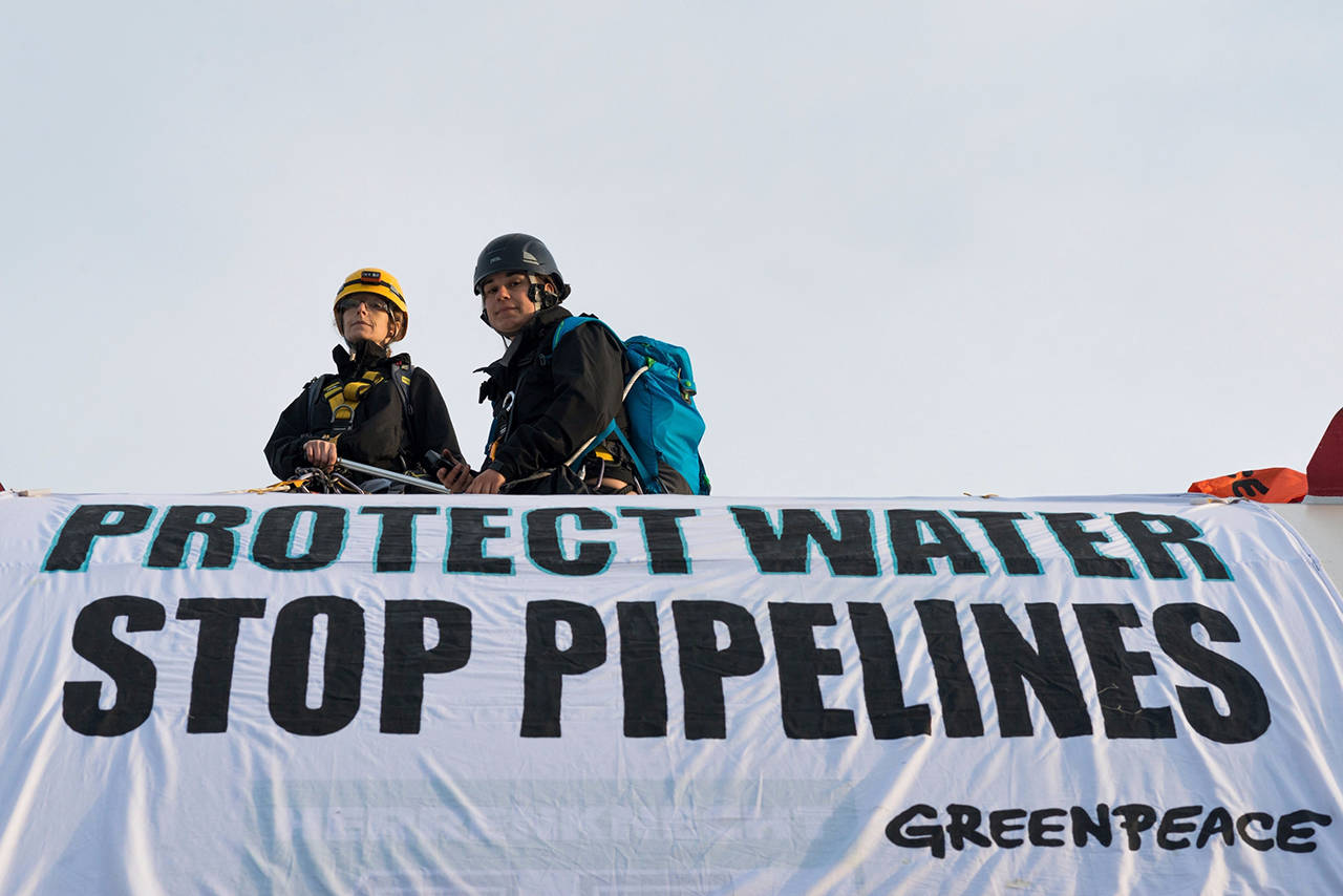 11728762_web1_180510-NDR-GreenpeaceProtest_1