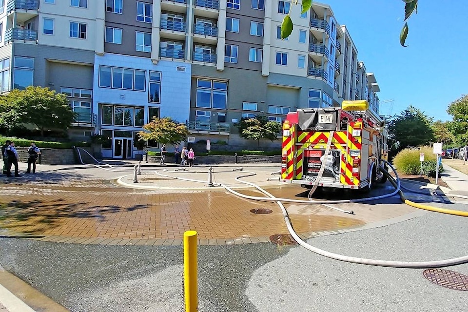 13402270_web1_copy_180904-PAN-M-26-Ave-fire-thibault