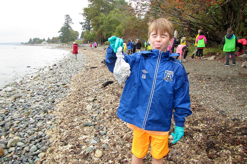 13516872_web1_Shoreline-Cleanup-Kyan-Ashley