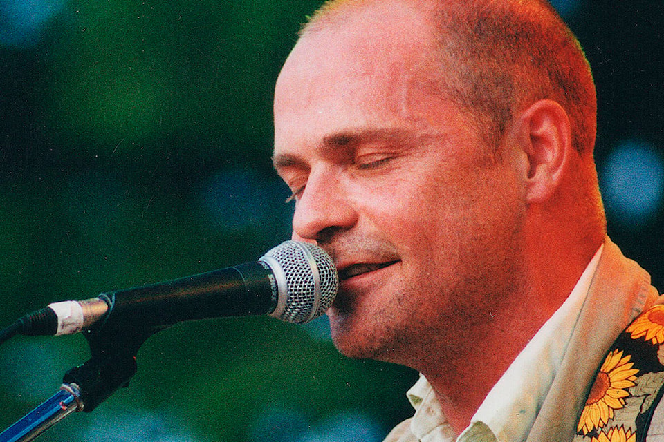 13982313_web1_Gord_Downie_2001_-cropped--1