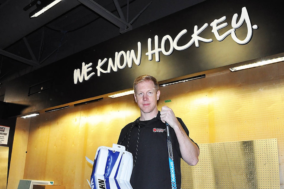 14105148_web1_9318352_web1_HockeyShop1