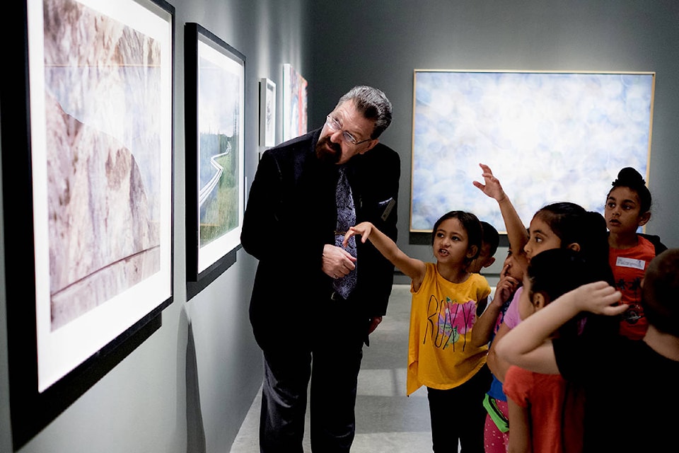 15179096_web1_Volunteer-Docent-Alex-Adam-explores-contemporary-art-with-students.-Photo-by-Pardeep-Singh