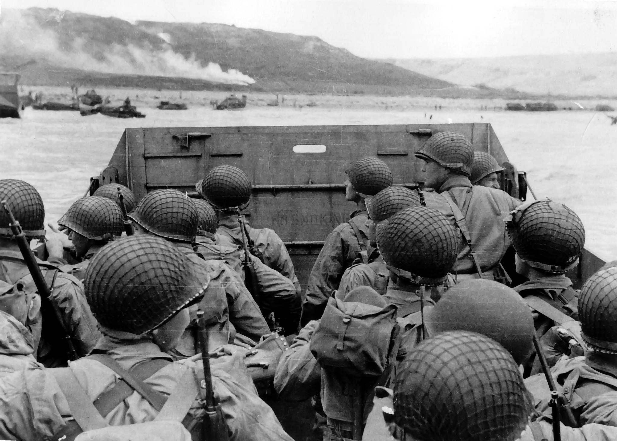 17092486_web1_american-troops-approaching-omaha-beach-on-normandy-beach-d-day-world-war-ii
