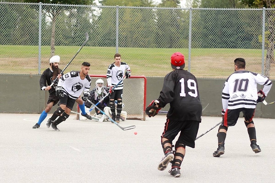 18061799_web1_190810-SNW-M-BallHockeyTourney3-lc-aug10