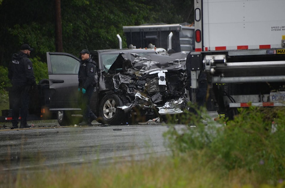 21875414_web1_200612-NDR-M-Fatal-head-on-collision-River-Road